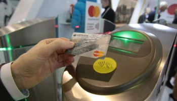 Пассажиры метро и МЦК стали чаще оплачивать проезд банковской картой на турникетах
