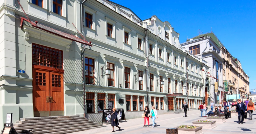 Знаменитые фонари-бабочки Камергерского переулка