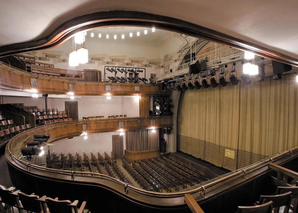 Зрительный зал МХТ им. Чехова