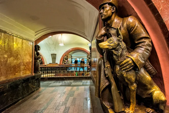 метро площадь революции