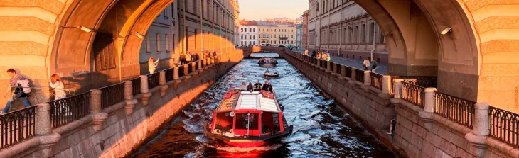 Волна императорских грез: путешествие на скоростных судах как возвращение к истокам Петербурга