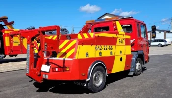 Сколько стоит эвакуация грузовика: от чего зависит цена