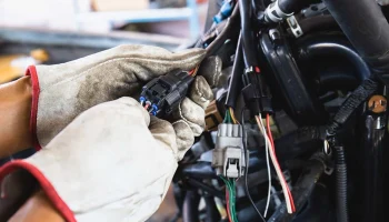 Автоэлектрик для грузовых автомобилей: профессиональный ремонт электрооборудования