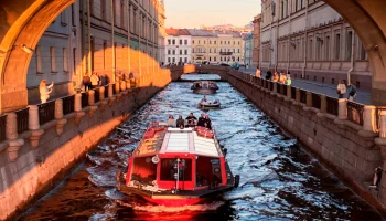 Волна императорских грез: путешествие на скоростных судах как возвращение к истокам Петербурга Волна императорских грез: путешествие на скоростных судах как возвращение к истокам Петербурга