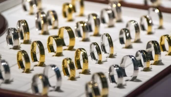 Каждая третья москвичка теряла украшения на сумму более 100 тысяч рублей